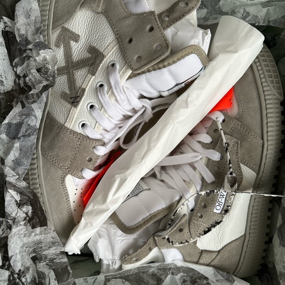 Off-white and grey off-court 3.0 sneakers - Picture 3 of 9